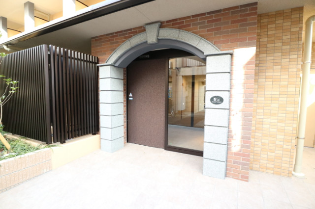 28/30 エントランス