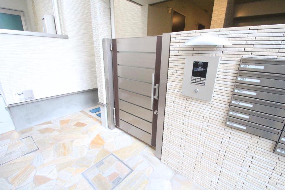 27/30 エントランス