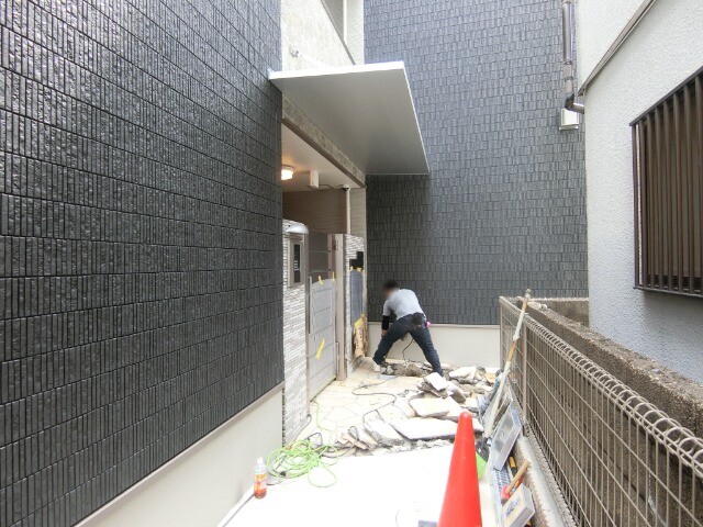 27/30 エントランス