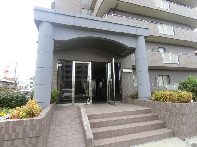 27/30 エントランス