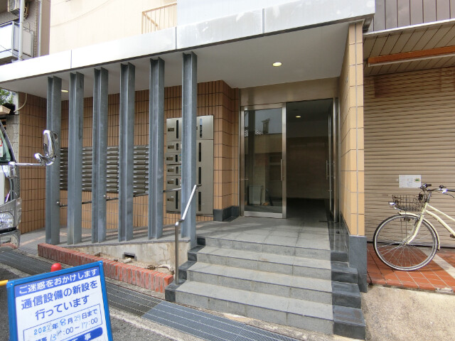 23/30 エントランス