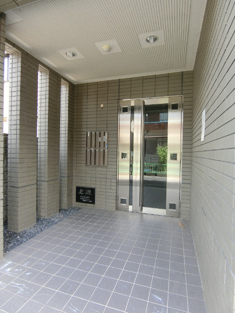 22/30 エントランス