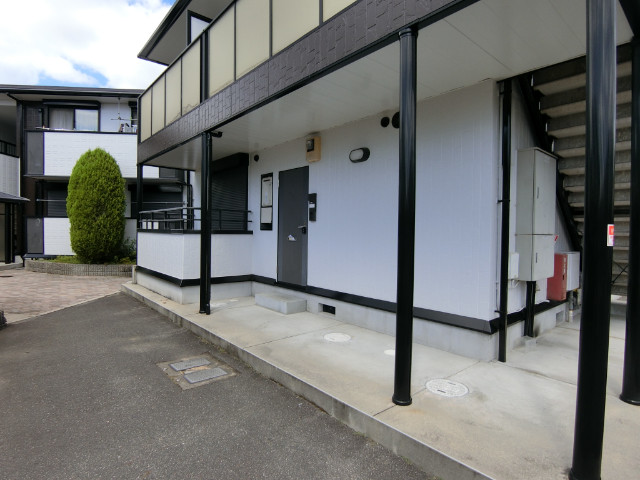 27/30 エントランス