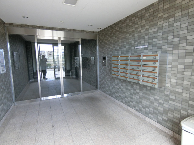 26/30 エントランス