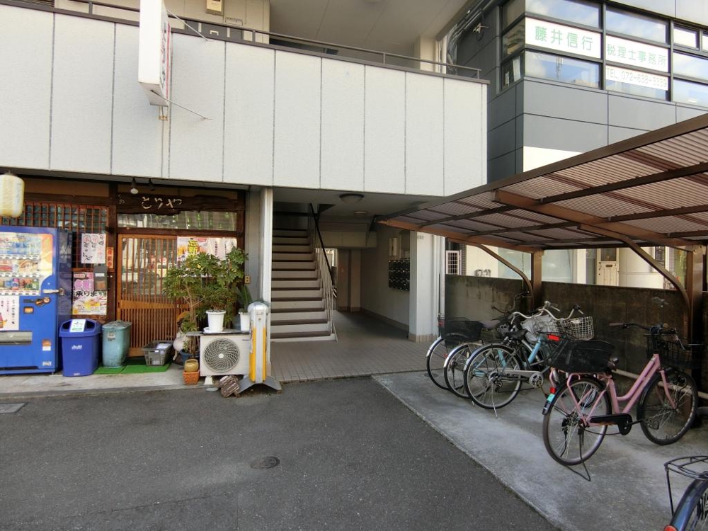 28/30 エントランス