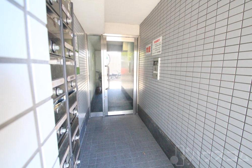 27/30 エントランス