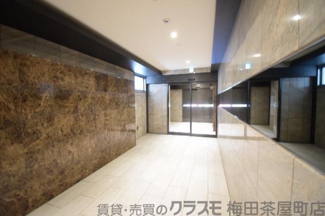 26/30 エントランス