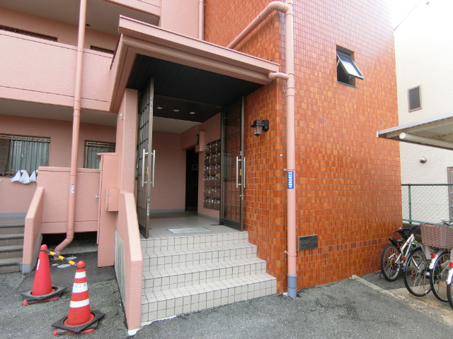 26/30 エントランス