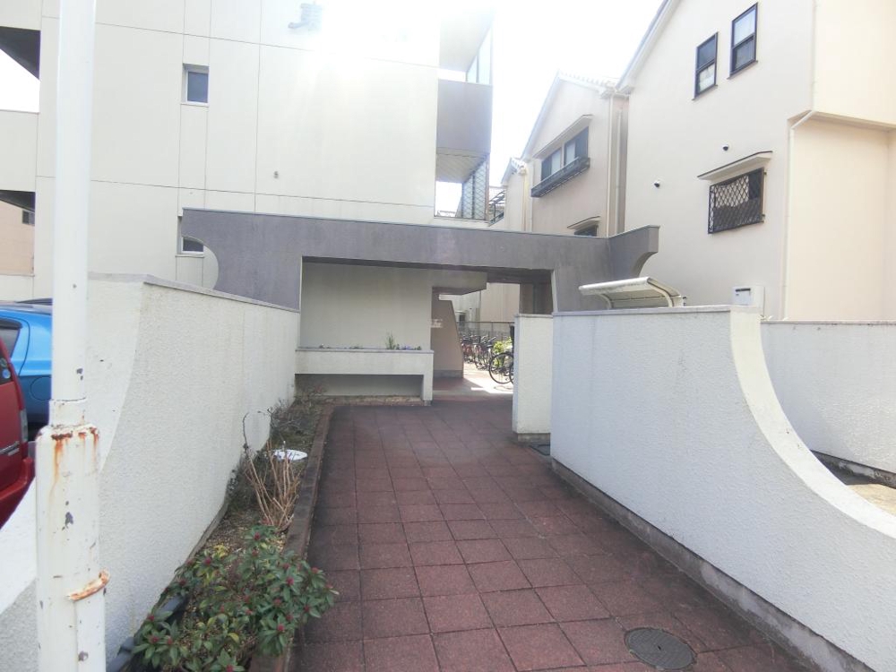 26/30 エントランス