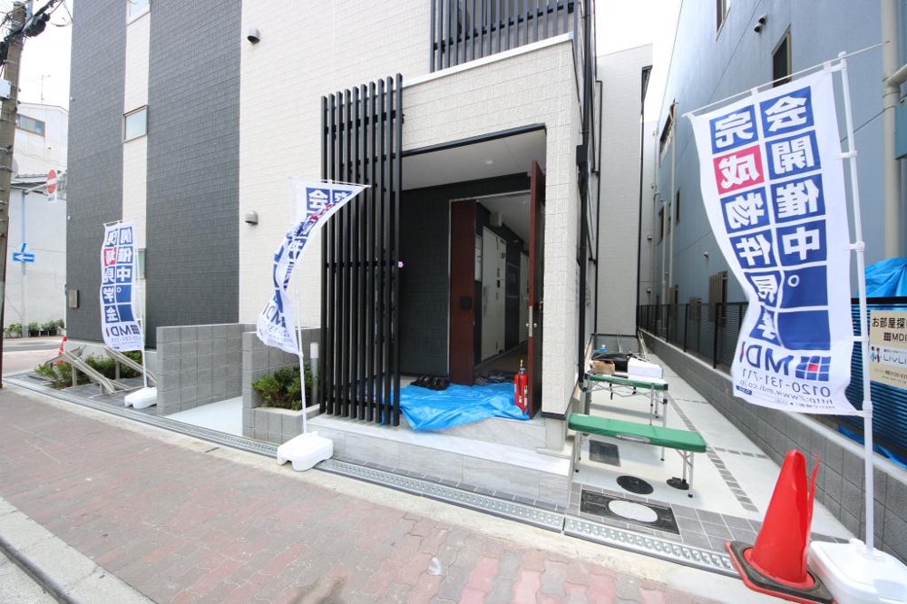 28/30 エントランス