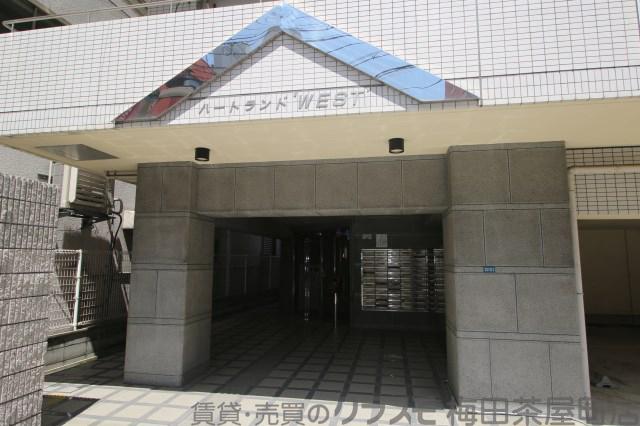 22/30 エントランス