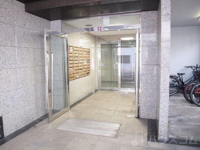 26/30 エントランス