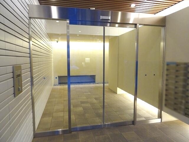 28/30 エントランス