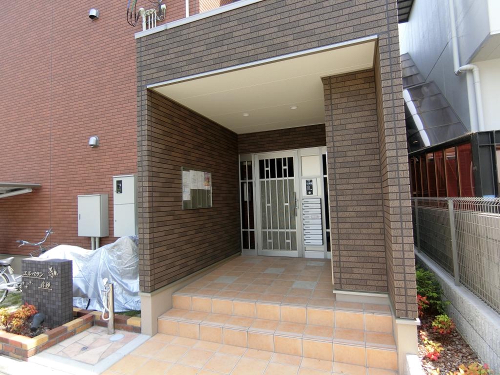 26/30 エントランス