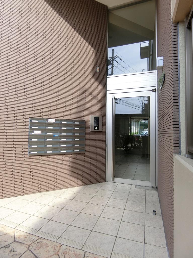 27/30 エントランス