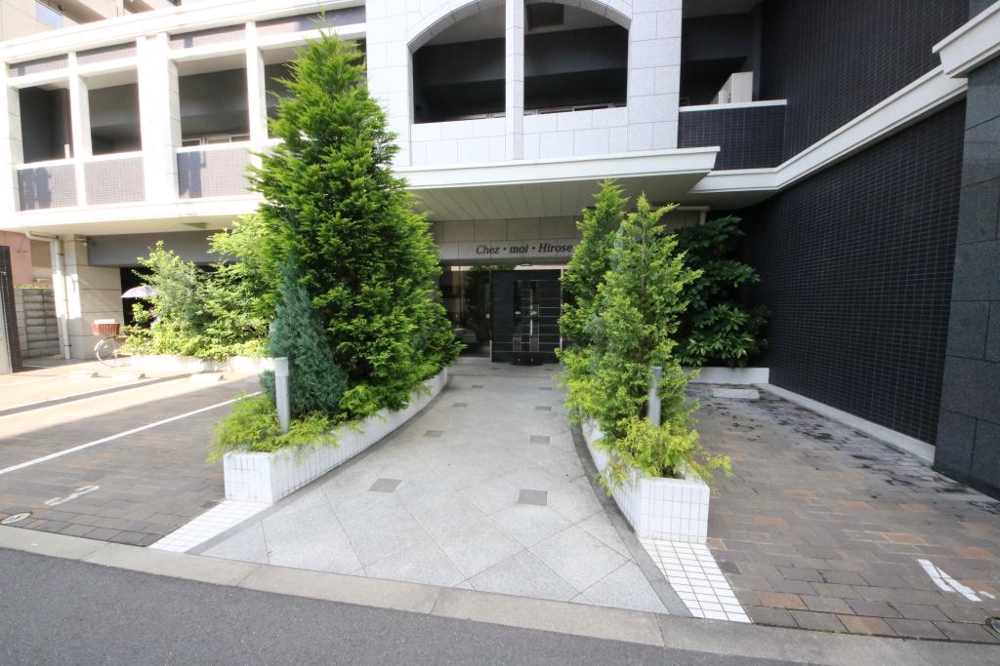 27/30 エントランス