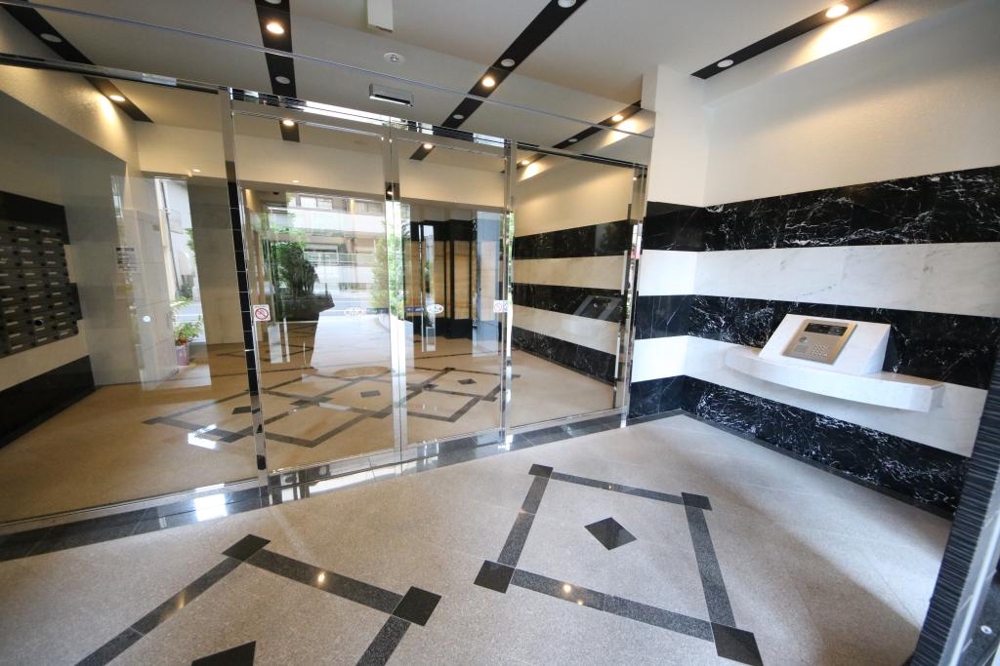 26/30 エントランス