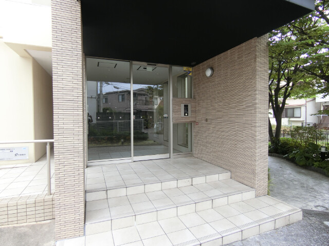 22/28 エントランス