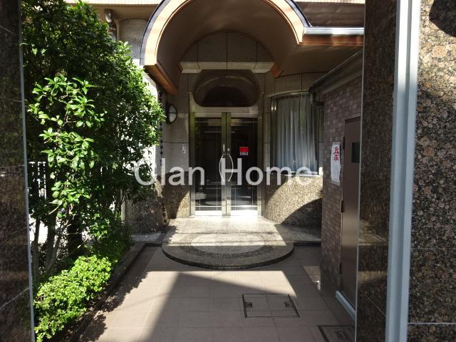 27/30 エントランス