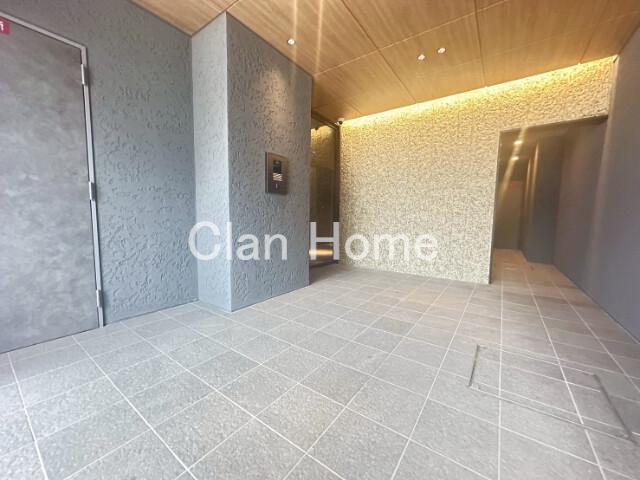 27/30 エントランス