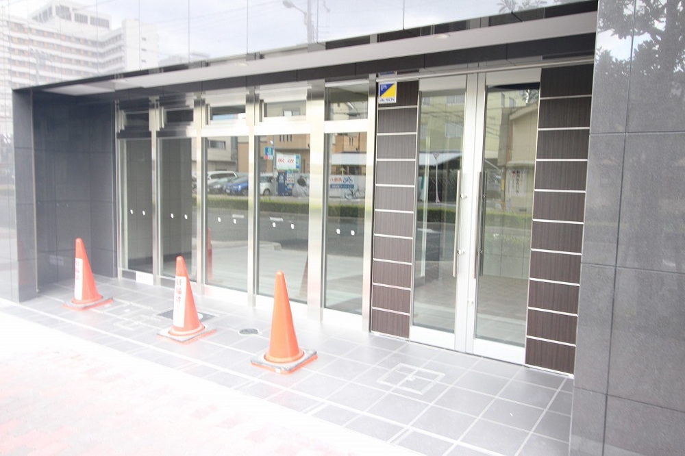 28/30 エントランス