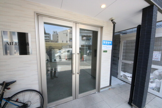 28/30 エントランス