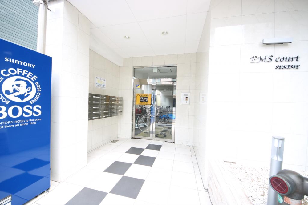 28/30 エントランス