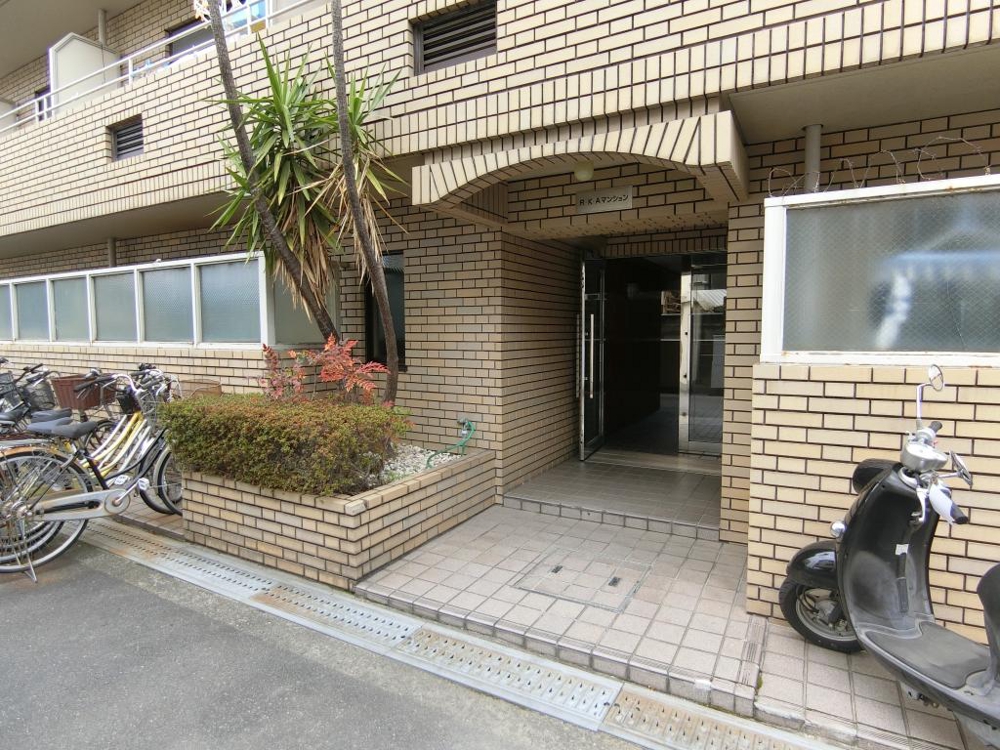 26/30 エントランス