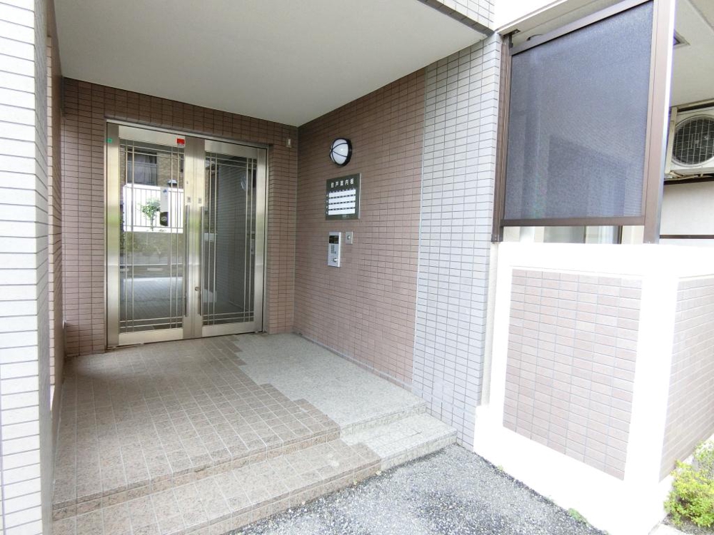 26/30 エントランス