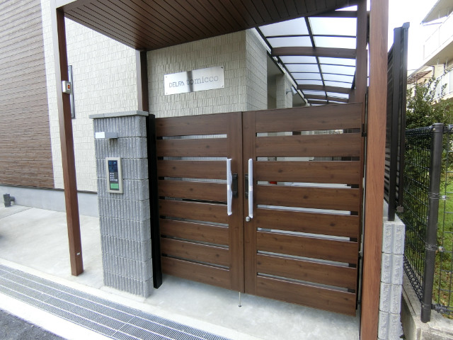 26/30 エントランス