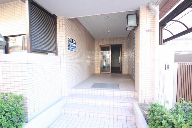 23/30 エントランス