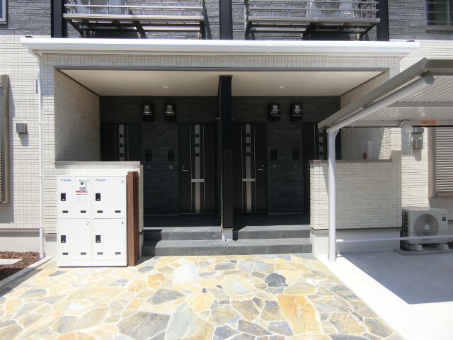 27/30 エントランス