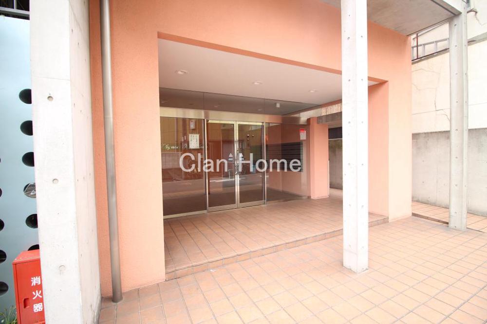 27/30 エントランス