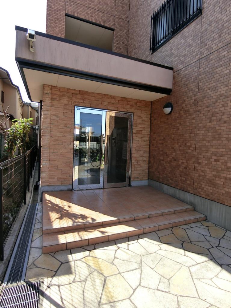 28/30 エントランス