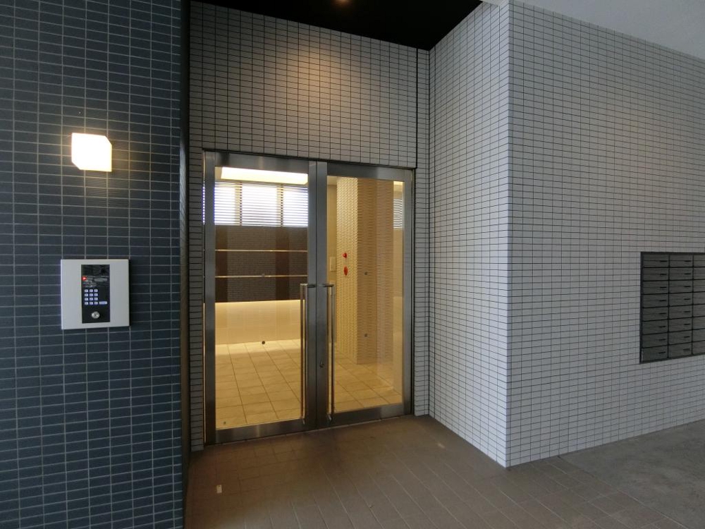 28/30 エントランス