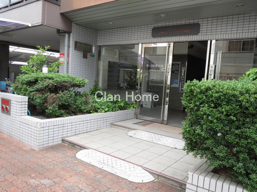 23/30 エントランス