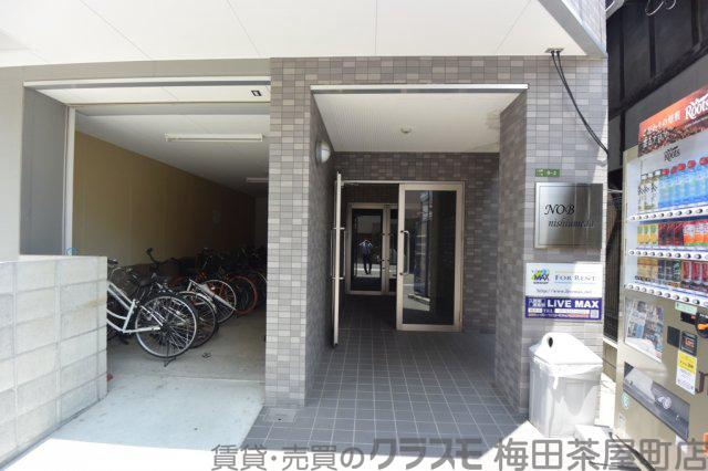 23/24 エントランス