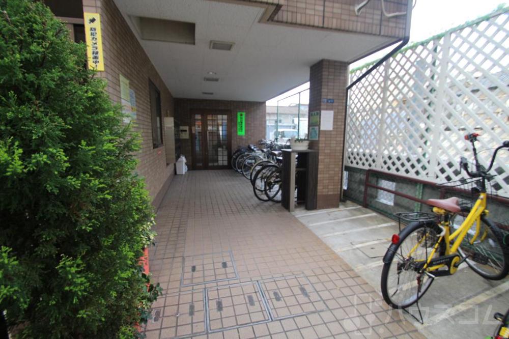 25/30 エントランス