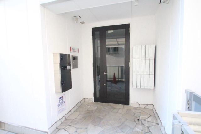 28/30 エントランス