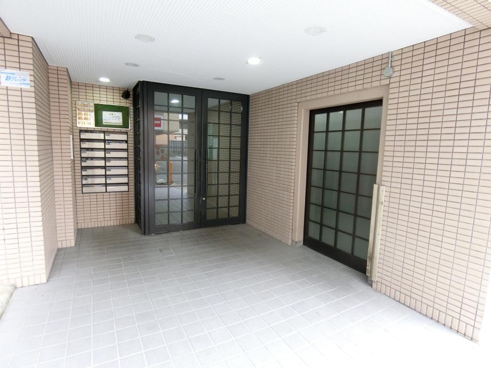 26/30 エントランス