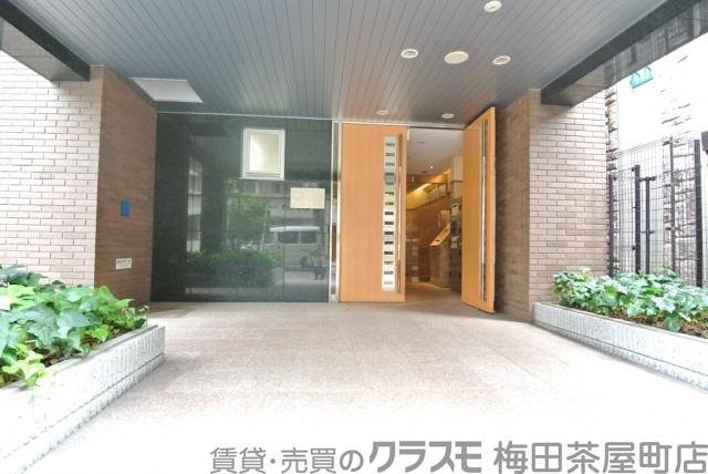 27/30 エントランス