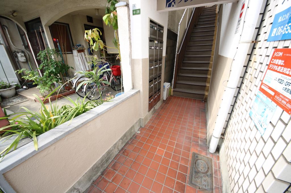 26/30 エントランス