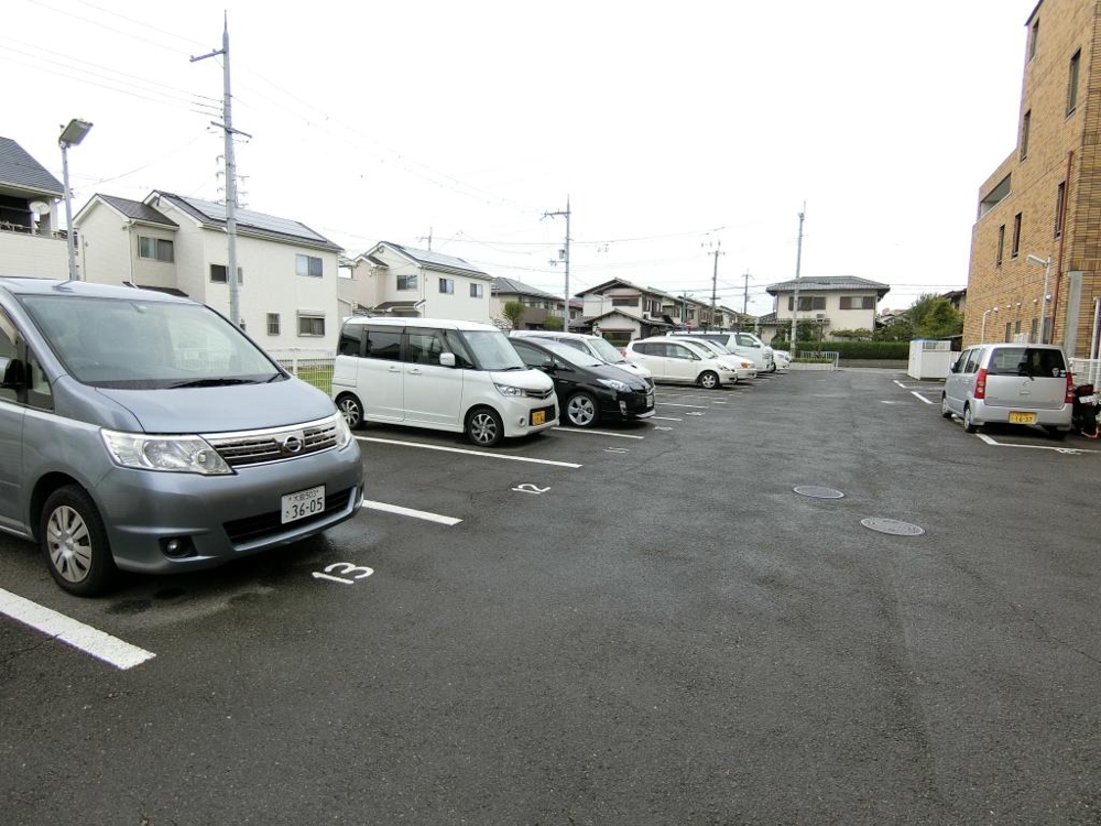 2/5 駐車場