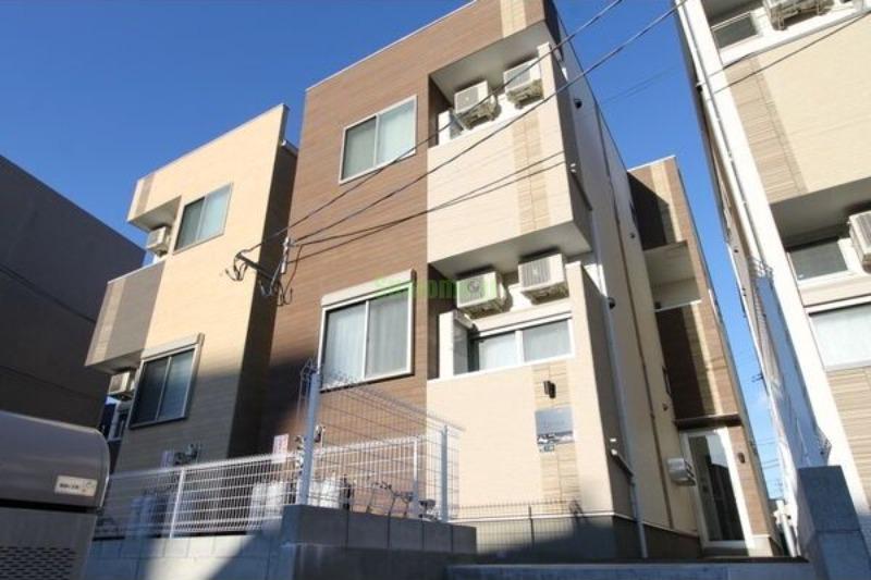 13/18 エントランス