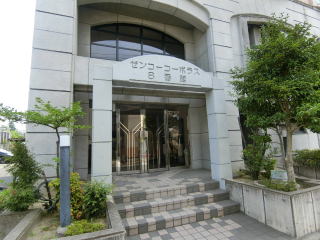 25/30 エントランス