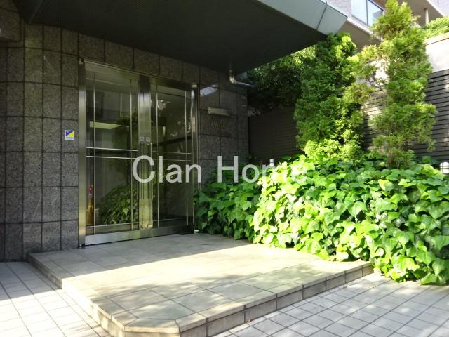 24/30 エントランス