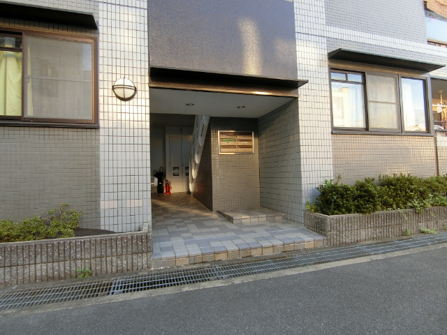 27/30 エントランス