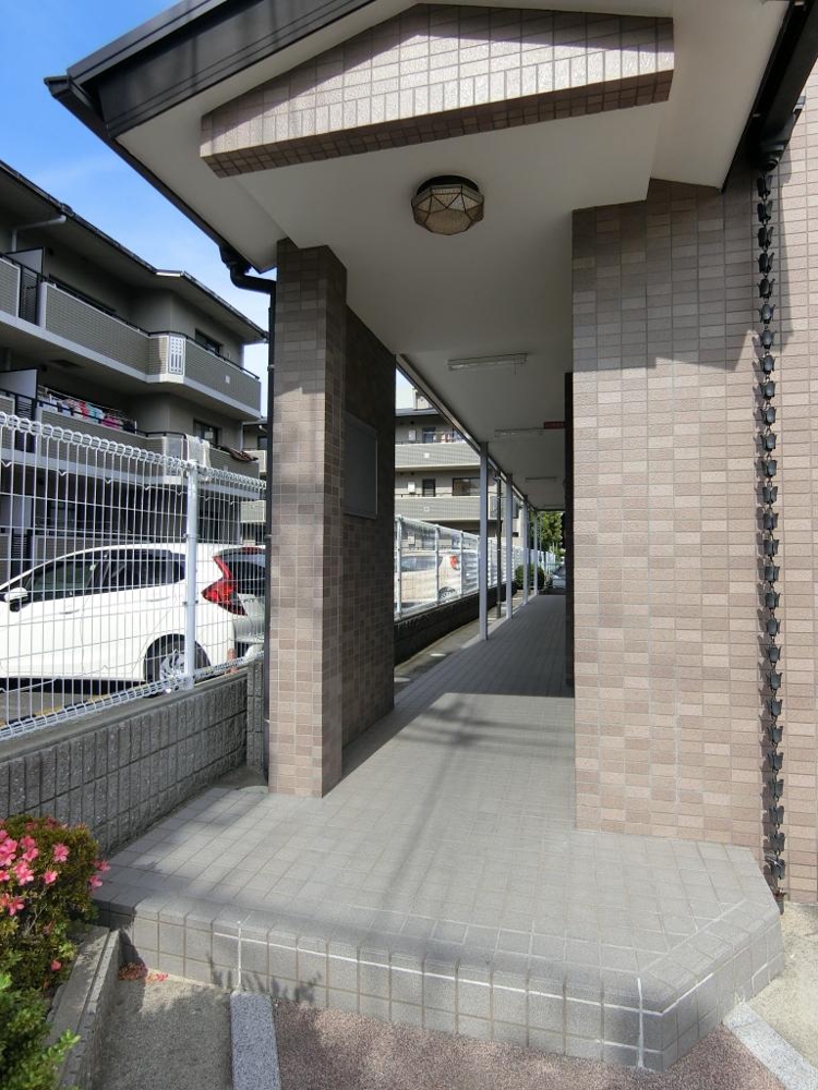 28/30 エントランス