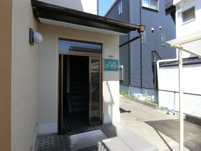 27/30 エントランス