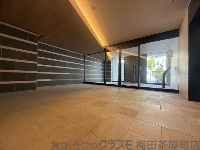 28/30 エントランス